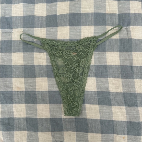 VS Lace Thong - Picture 1 of 2